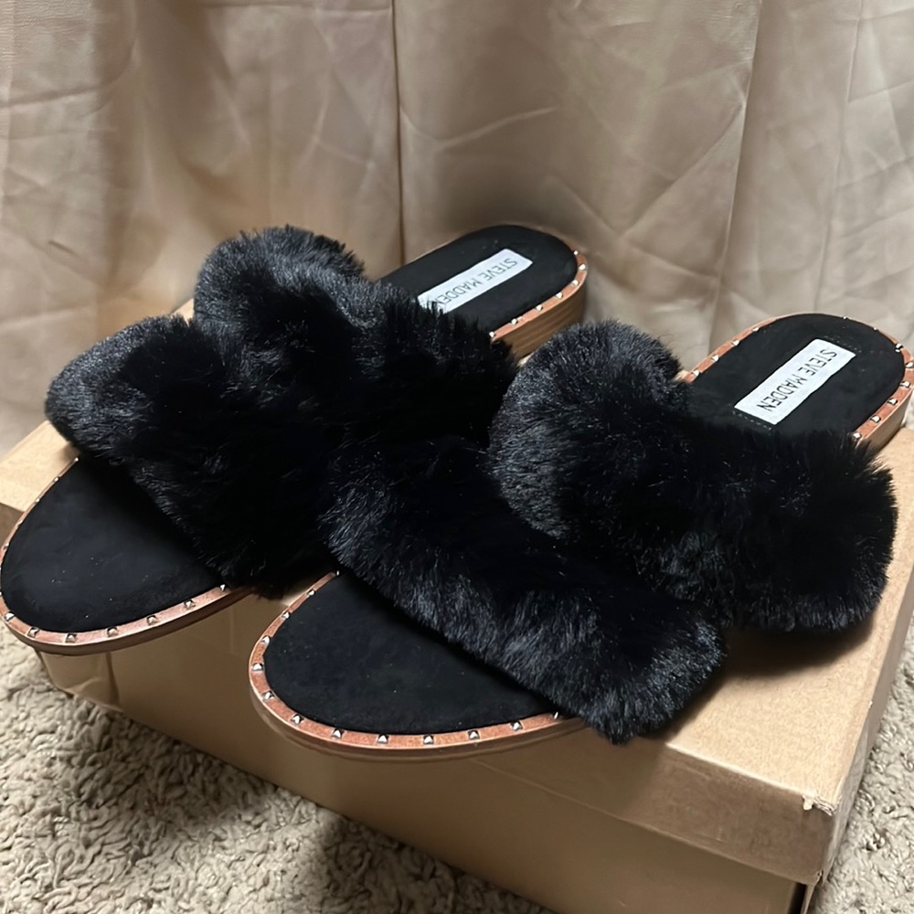 Steve Madden furry sandals. Size 9.5